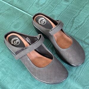 White Mountain Black Mary Janes